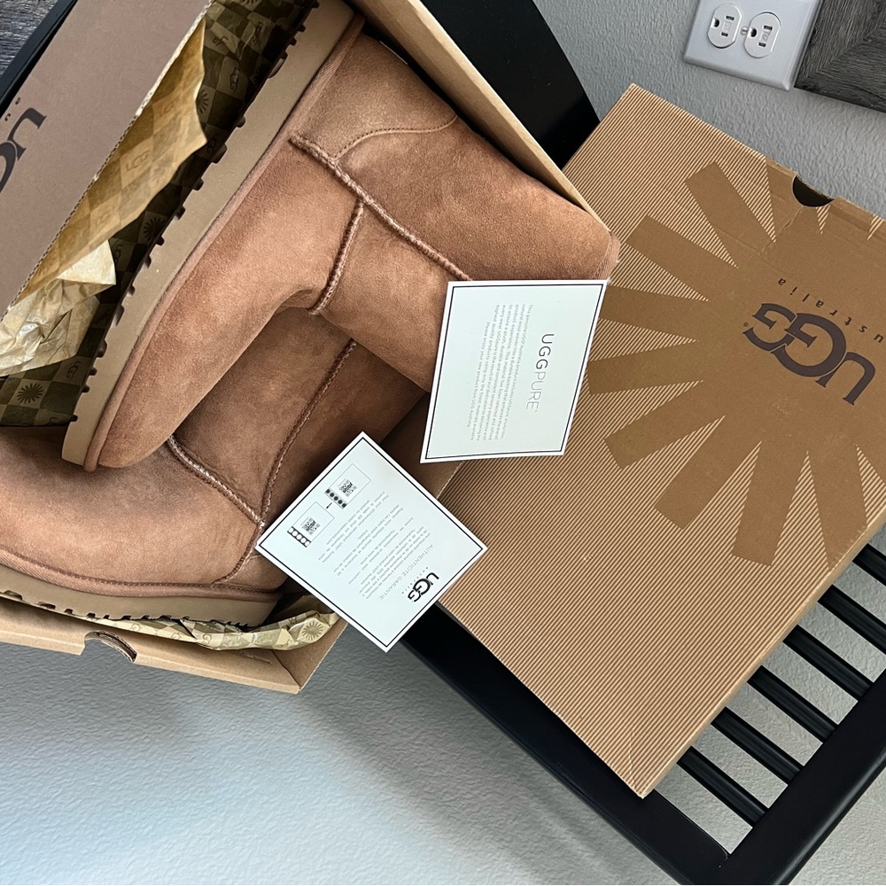 UGG Women's Classic Short Boots in Tan